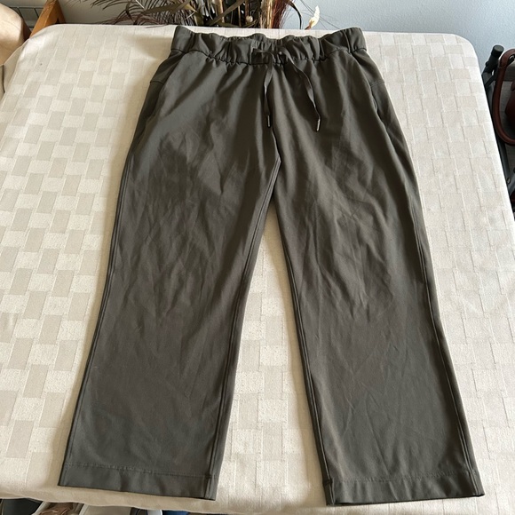 Lululemon On The Fly Crop 23” in Dark Olive - Picture 3 of 13